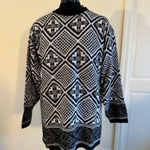 Chic Monochrome Patterned Sweater